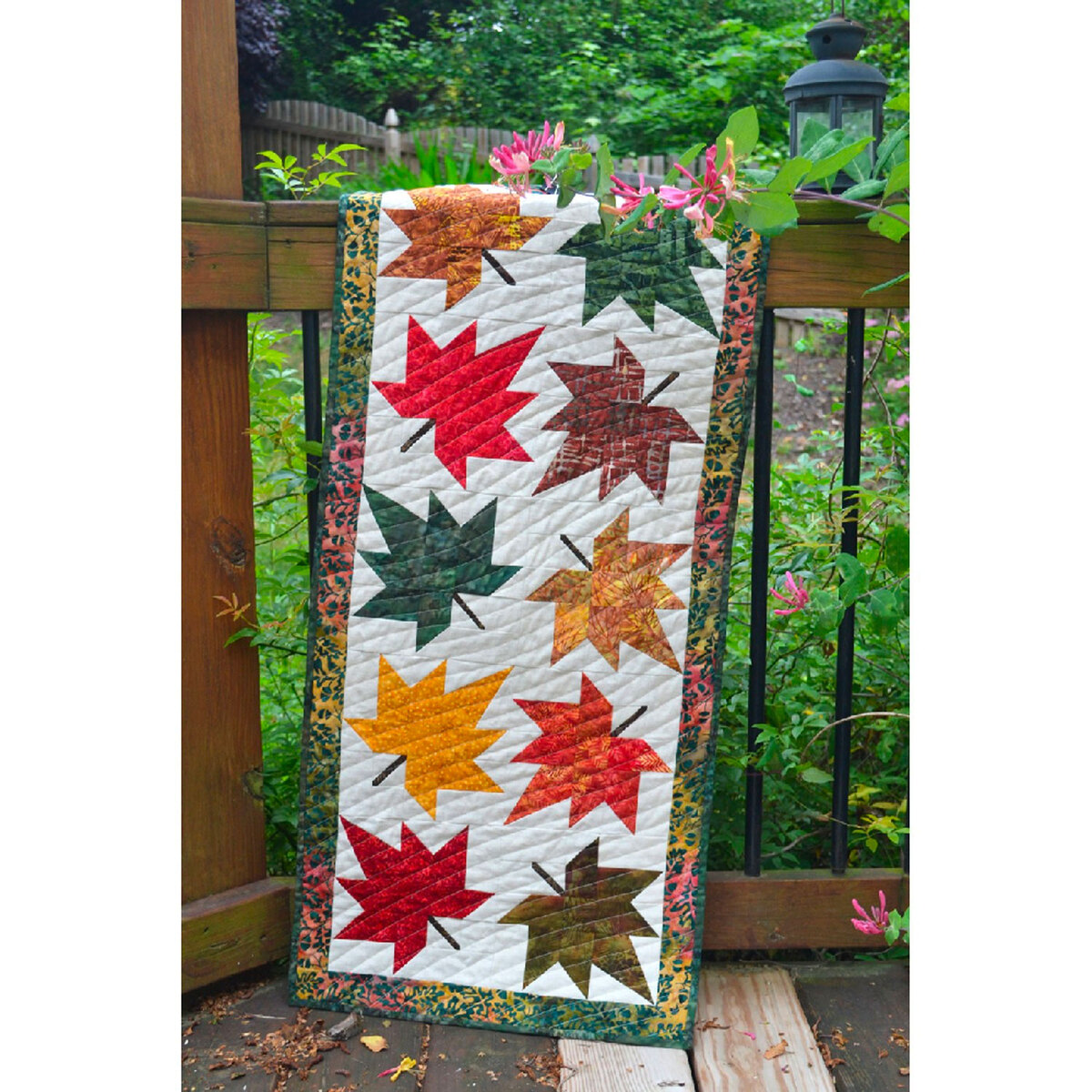 Maple Leaf Runner Pattern Shabby Fabrics