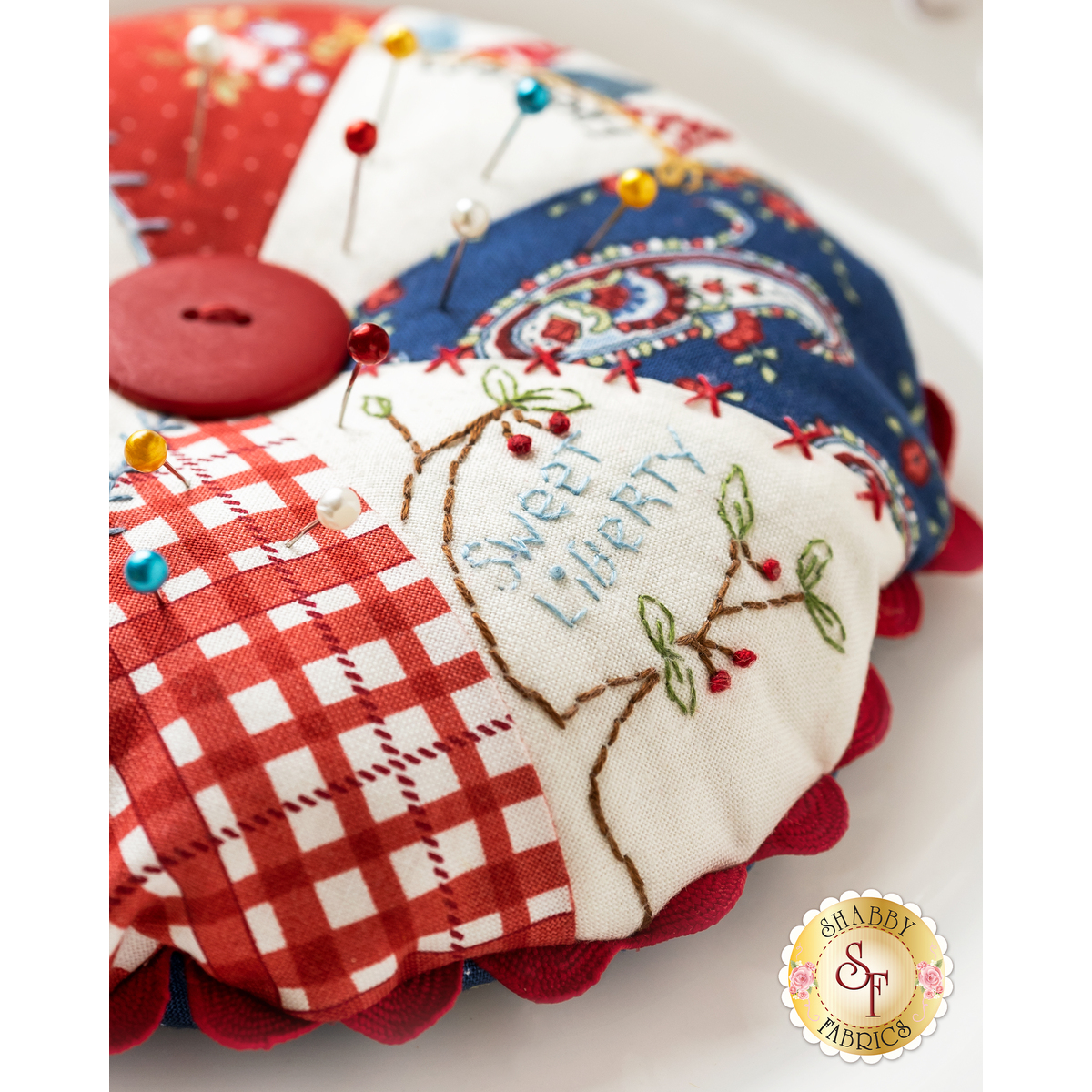 Christmas Pie Pincushion Kit 7pc Embroidery Floss Set