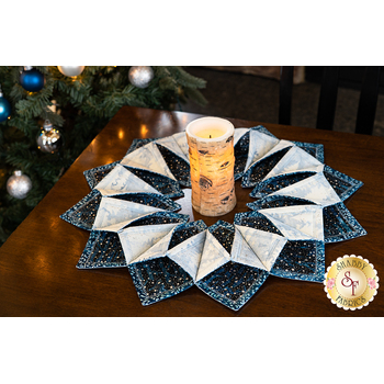  Fold'n Stitch Wreath Kit - Artisan Batiks - Magical Winter