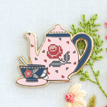 Roses Tea Set Magnetic Needle Minder