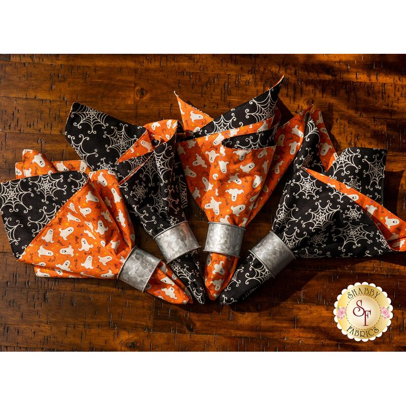 Four reversible Halloween themed napkins.