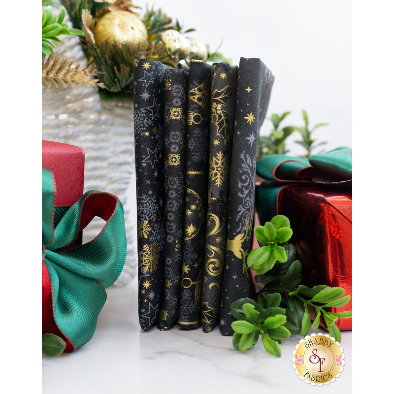 An image of a Traditional Trimmings Black 5 FQ Set surrounded by gifts and sprigs.