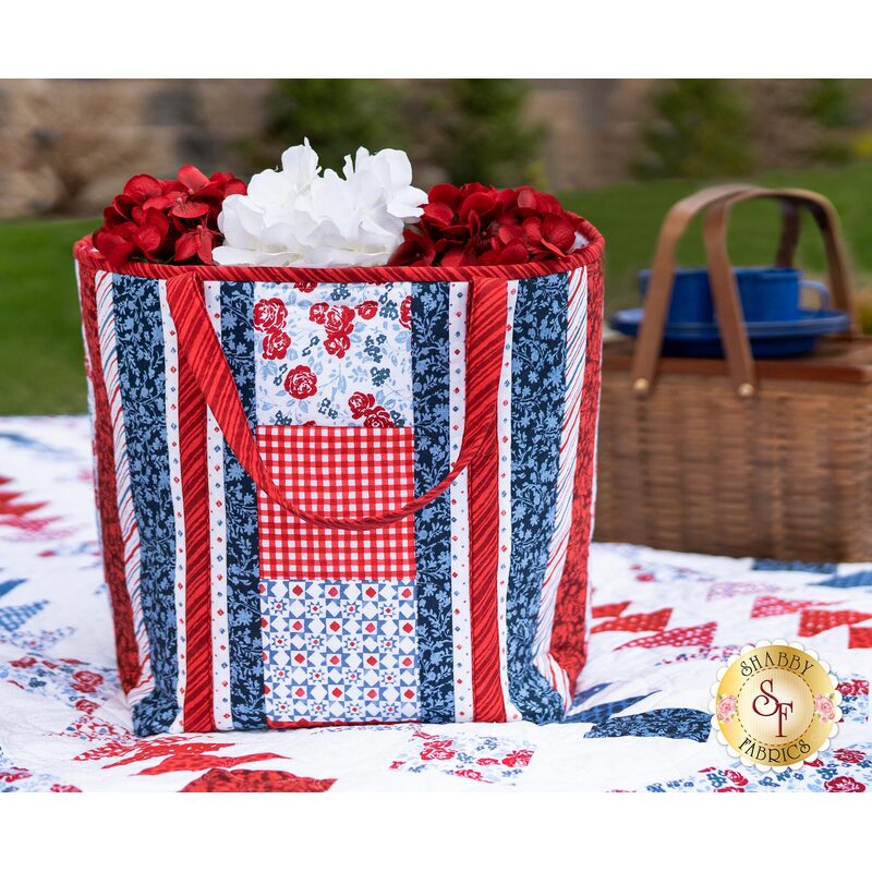 The beautiful Summertime Insulated Shopper Tote displayed on the Diamonds and Geese Summertime quilt