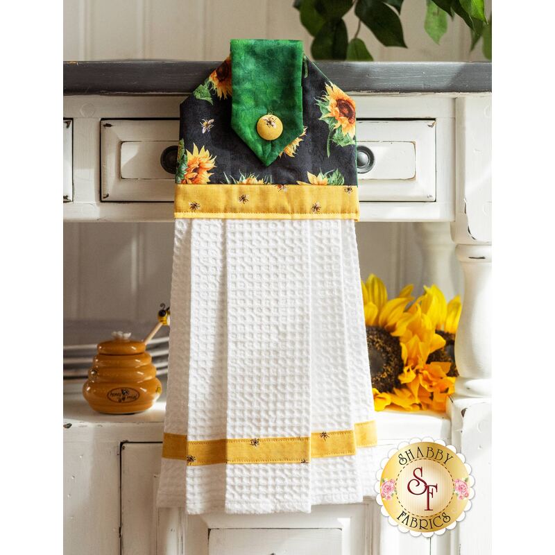 Hanging Towel - Sundance Meadow - Black | Shabby Fabrics