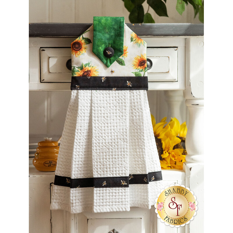 Hanging Towel - Sundance Meadow - Black | Shabby Fabrics